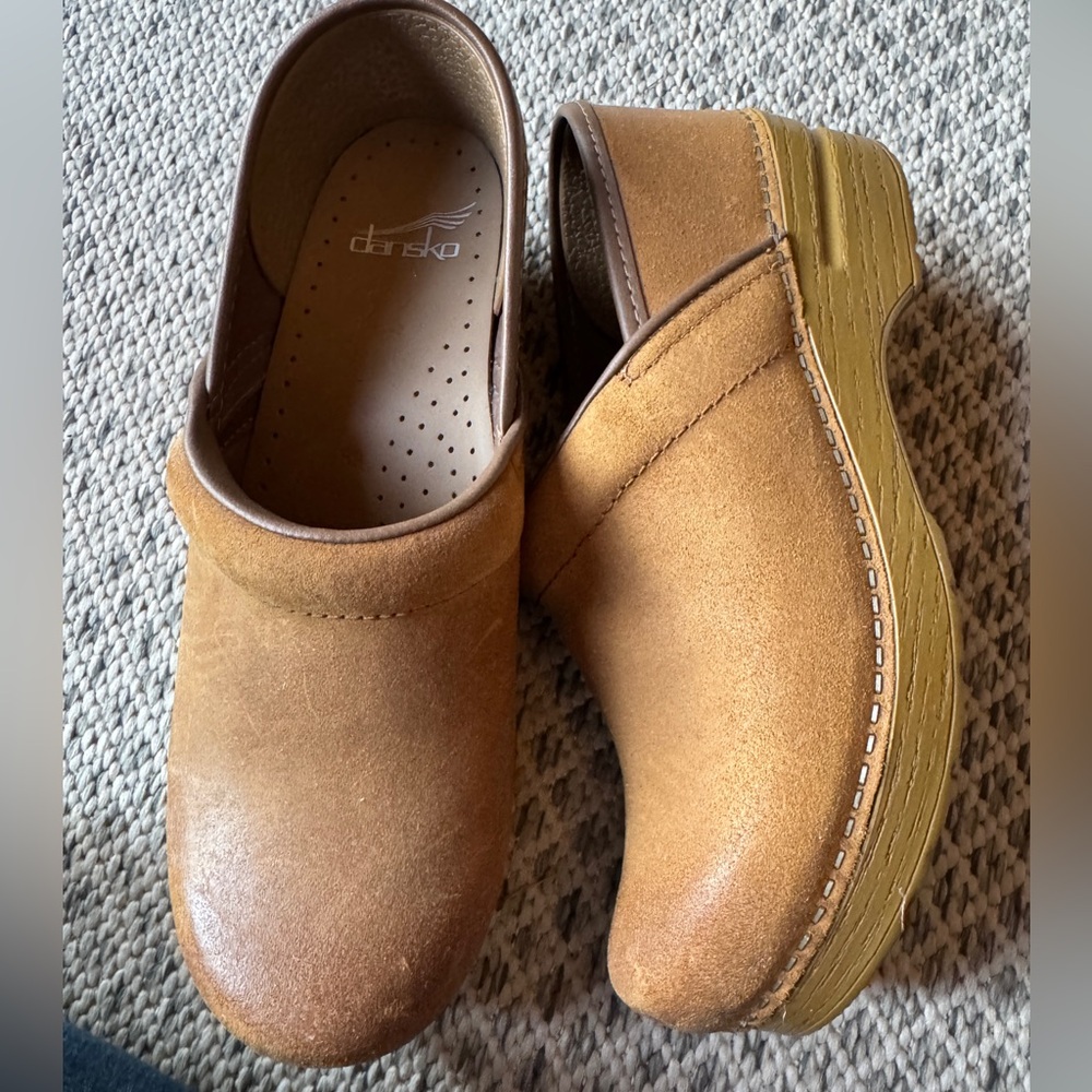 Dansko Light Brown Leather Clogs in Great Used Condition.